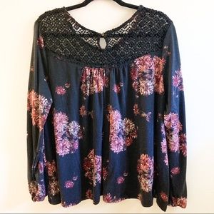 FREE IF BUNDLED Ladies Top Crocheted Lace Shoulder Black & Pink Floral Shirt EUC